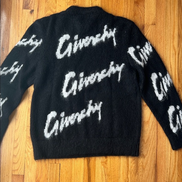 Givenchy sweater - Picture 3 of 9